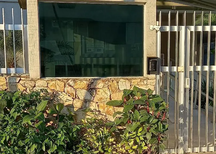 Apartamento confortável a 300 metros da praia Guarujá